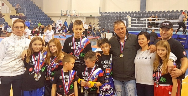Športovci Kickbox Leon Revúca si z Popradu doviezli osemnásť medailí