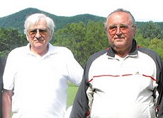 Dvaja z ocenených futbalových činovníkov ObFZ v Rožňave, zľava M. Mravec a I. Čilík. Foto: Karol Csobádi