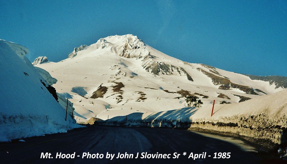 js 1985-April-A-lot-of-Snow-on-Mt-Hood