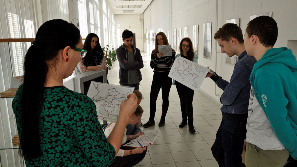 studenti pri kulturnovychovnej aktivite 1