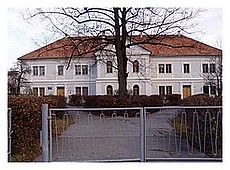 Budova Prvého slovenského literárneho gymnázia v Revúcej