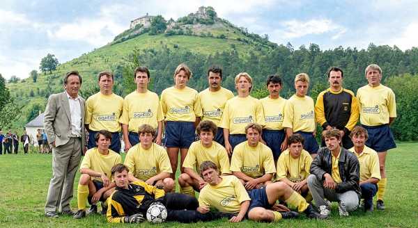 FK Krásnohorské Podhradie 1993/94. Horný rad zľava: Koloman Kerekes (predseda FK), Róbert Ulbrik, Norbert Vozár, Štefan Kún, Zoltán Ulbrik, Dušan Papcún ml., Gabriel Žiga, Marcel Papcún, Peter Mikula (funkcionár), Ondrej Tököly Dolný rad zľava: Peter Prékop, Štefan Korsinszki, Ľudovít Mészner, Tibor Krištof, Gabriel Gašpar, Maroš Vlčák, Dušan Papcún st. (funkcionár). Ležia: Jozef Vozár, Ladislav Genči.