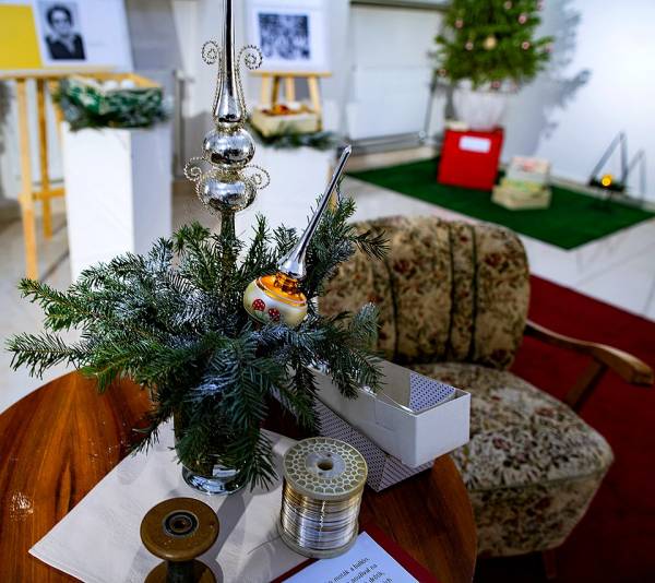 Vianočné ozdoby z bývalých gemerských prevádzok zaujali aj teraz na retro výstave v Revúcej