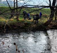 Na Deň Zeme Jelšavčania čistili rieku Muráň