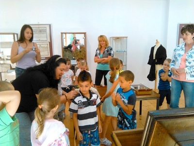 Galerijno-pedagogická hodina k výstave Od ihly po šijací stroj