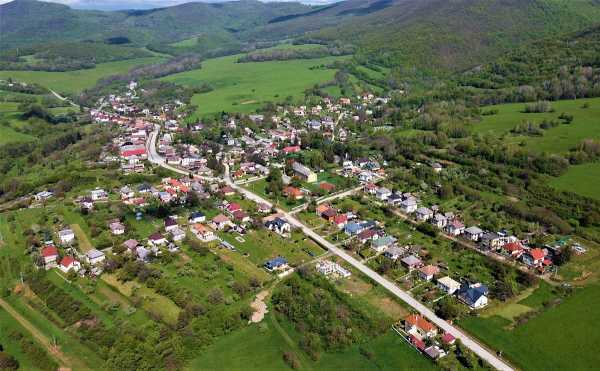 Letecký pohľad na obec Rožňavské Bystré