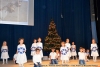 Pod vianočným stromčekom Zocháčov pribúdali dary plné piesní, tanca, kolied, vinšovačiek a tiež scénok