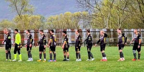 Takto nastúpili na zápas 1. kola jarnej časti 7. ligy ObFZ Rožňava futbalisti Krásnohorského Podhradia v Hrhove.