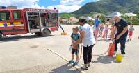 Deti z materskej školy v Jelšave hasili na Medzinárodný deň detí "horiaci hotel"