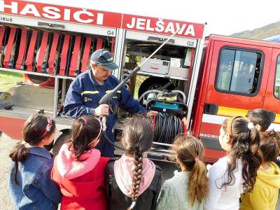 Dobrovoľní hasiči medzi žiakmi ZŠ v Jelšave
