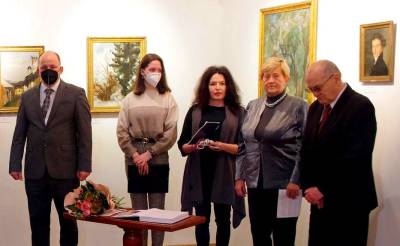 Vo výstavných sieňach Radnice na Námestí baníkov v Rožňave otvorili autorskú výstavu Eszter Pósch