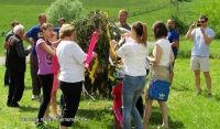 Prvého mája v Čiernom Potoku obnovili staroslaviansko-keltskú tradíciu stavania májov
