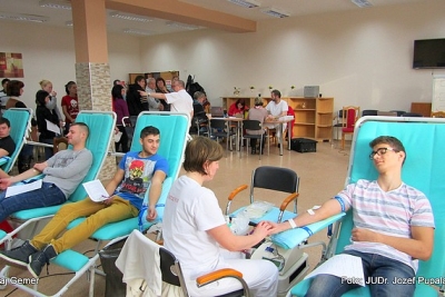 Gemerskú kvapku krvi v Tornali podporilo 35 dobrovoľných darcov - Jaroslav Pinzík daroval krv už po 106-krát
