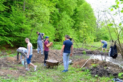 Blízko Revúcej je miesto, kde vám stovky sysľov budú jesť z ruky