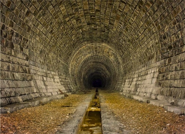 Slavošovský tunel z pohľadu banského geológa