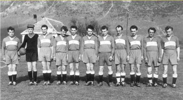 Futbalisti Kunovej Teplice - rok 1958, zľava: Icsek Š., Domány L. Krupár Š., Kmec M., Tohol M., Drenko L., Szedmák L., Máté A., Máté M., Turcsányi A., Furman F.