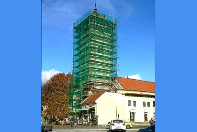 Rožňavská strážna veža je "odetá" stavbárskym lešením
