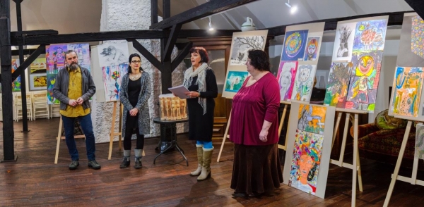 Mladí umelci výtvarných odborov ZUŠ novohradského a gemersko-malohontského regiónu vystavujú v Revúcej