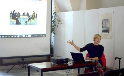 Kapitoly ku kritike umenia na Slovensku priblížila v Galérii Baníckeho múzea v Rožňave Mgr. Silvia L. Čúzyová, PhD.