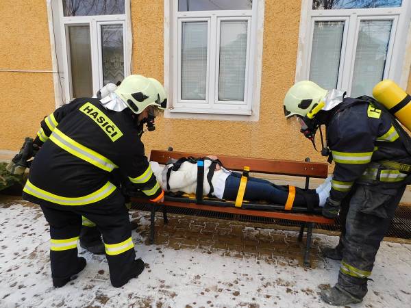 Previerkové cvičenie dobrovoľného hasičského zboru riešilo požiar v Zariadení opatrovateľskej služby v Jelšave