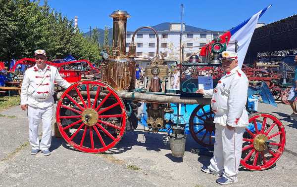 Jelšavskí dobrovoľní hasiči vystavili funkčnú historickú striekačku z roku 1900