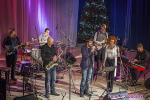 Milo Kráľ so skupinou skvelých muzikantov ponúkol divákom v Revúcej hodnotný koncert