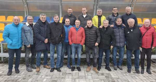 Pripomenuli si 30 rokov postupu futbalistov Kalcit Rožňava do II. ligy