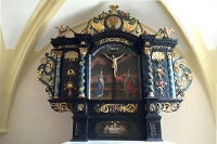 Fénix priletel na oltár do roštárskeho evanjelického kostola