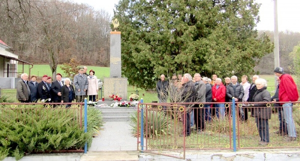 Obyvatelia obce Čierny Potok si pripomenuli 75. výročie zavlečenia svojich spoluobčanov do koncentráku